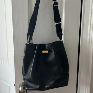 DeMellier New York Large Bucket Bag in Black leather
